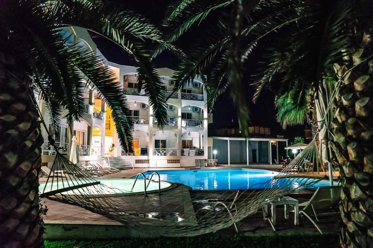 Stavros Beach Hotel Buitenkant foto
